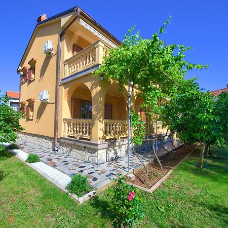Apartment Bazina - Airconditioning, Parking, 500M From The Beach Veglia Exterior foto