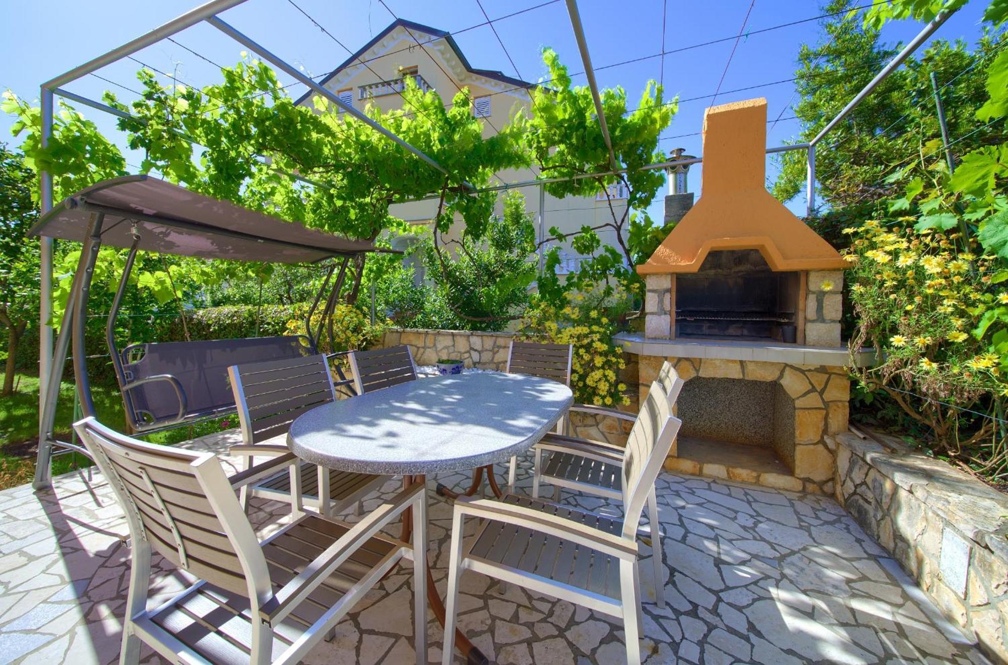 Apartment Bazina - Airconditioning, Parking, 500M From The Beach Veglia Exterior foto